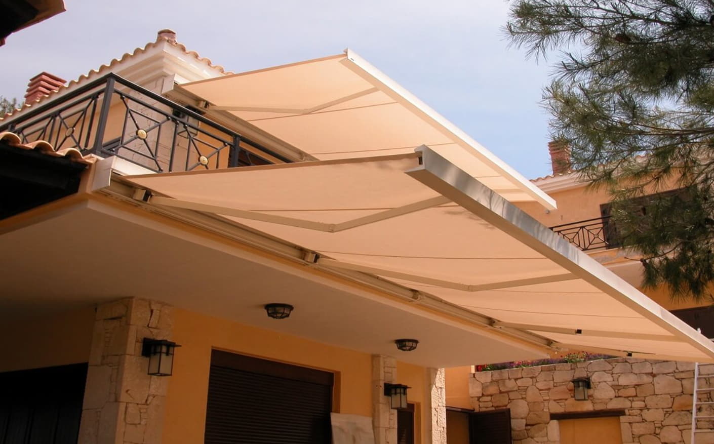 extendable awnings in Sydney